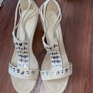 Comfortable open toe wedge sandals